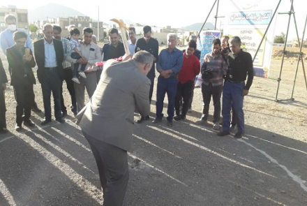 آئین کلنگ زنی پایگاه سلامت نهضت آباد با حضور معاون عمرانی استاندار،معاون اجرایی مرکز بهداشت استان، مسئولین شهرستان دهاقان