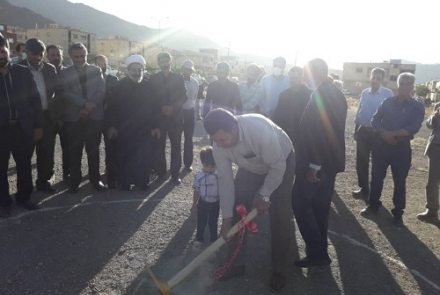 آئین کلنگ زنی پایگاه سلامت نهضت آباد با حضور معاون عمرانی استاندار،معاون اجرایی مرکز بهداشت استان، مسئولین شهرستان دهاقان