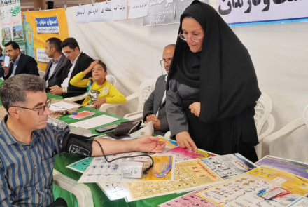 میز خدمت ر هفته دولت با حضور مدیر محترم شبکه بهداشت و درمان - نماز جمعه - شریور 1404