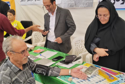 میز خدمت ر هفته دولت با حضور مدیر محترم شبکه بهداشت و درمان - نماز جمعه - شریور 1404
