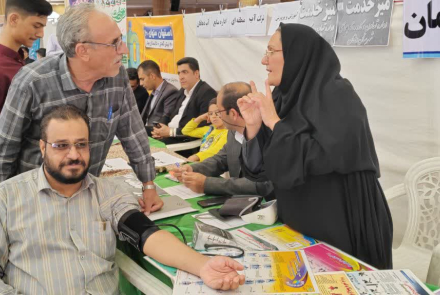 میز خدمت ر هفته دولت با حضور مدیر محترم شبکه بهداشت و درمان - نماز جمعه - شریور 1404